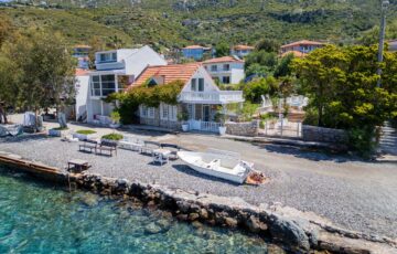 Marmaris Söğütte Denize Sıfır Konumda Satılık Müstakil Taş Ev