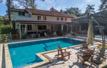 MARMARİS’İN EN SEÇKİN BÖLGESİNDE, DOĞA İLE İÇ İÇE ÖZEL TASARIM VİLLA