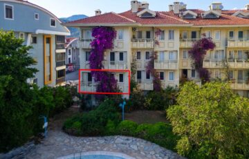 Marmaris Kemeraltı’nda Havuzlu Site’de, Denize 200 Metre Satılık 1+1 Daire